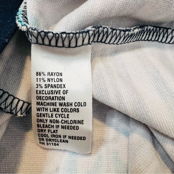 Crown & Ivy Bell Sleeve Split V-Neck Floral-Print Dress. Size Large. - Picture 11 of 14